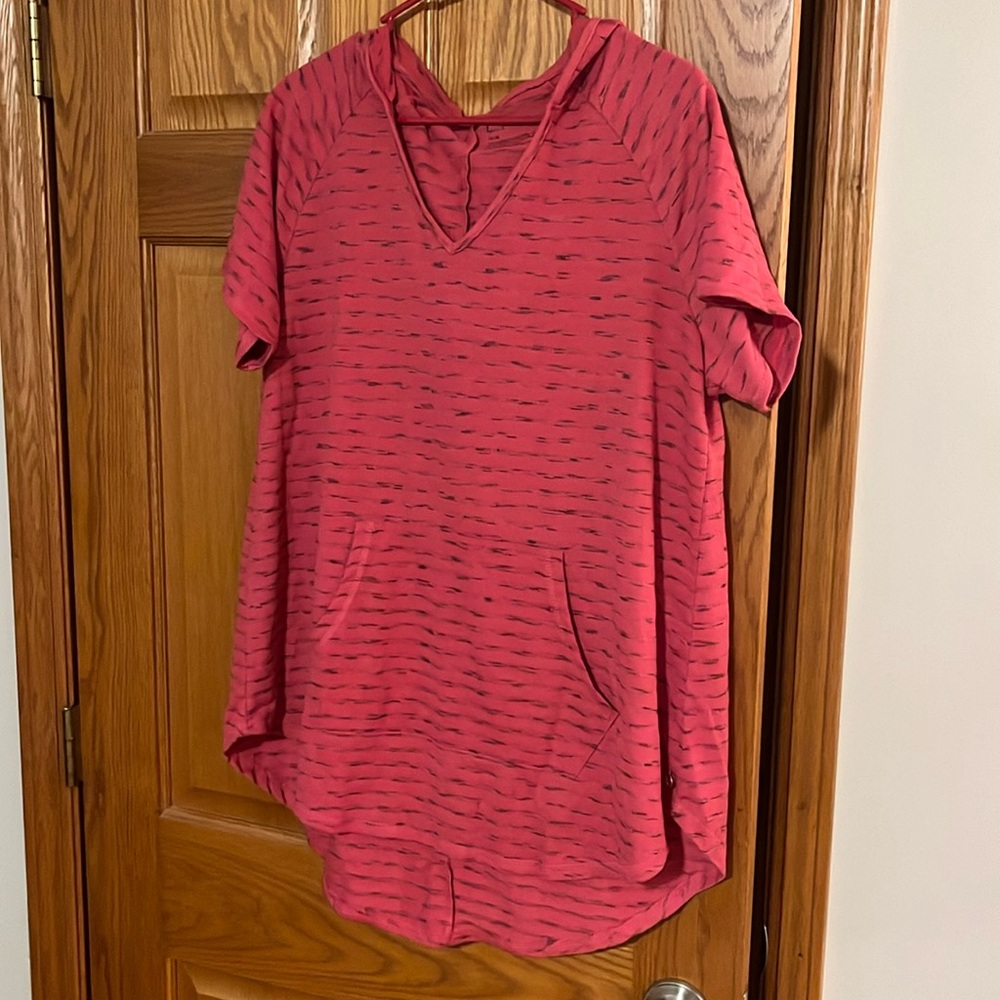 Livi active high low hooded top